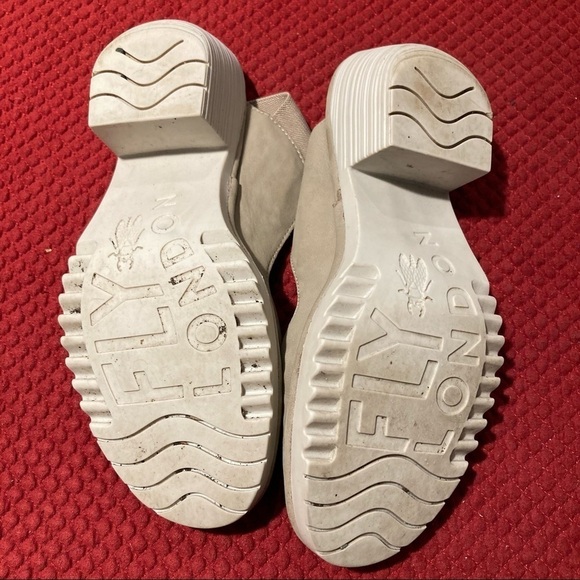 FLY LONDON Sz 39 Whit Pull On Leather Upper Made in Portugal  Sandals - Picture 9 of 9